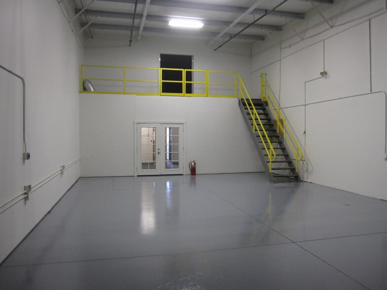 More Photos Of 1740 Skyway Dr, Longmont Warehouse For Lease