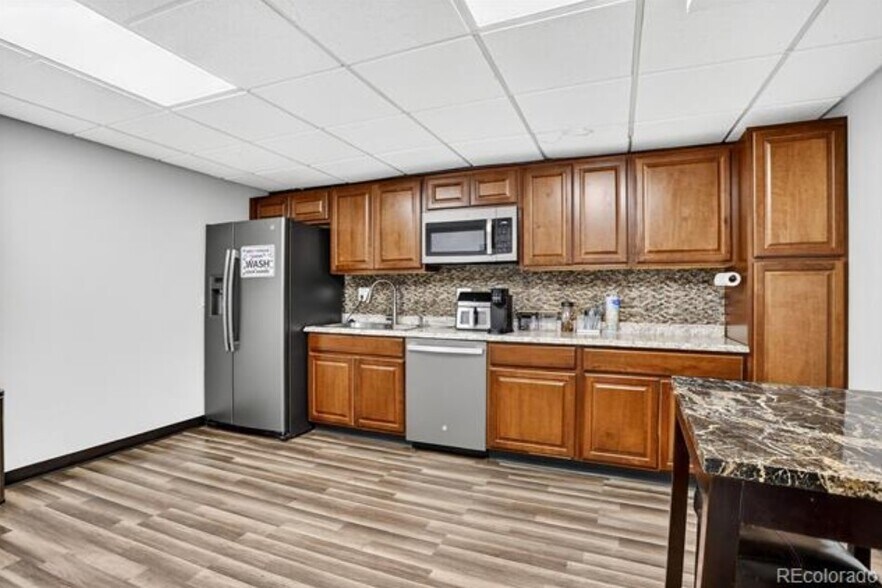 More Photos Of 2700 S Shoshone St, Englewood Light Distribution For Sale