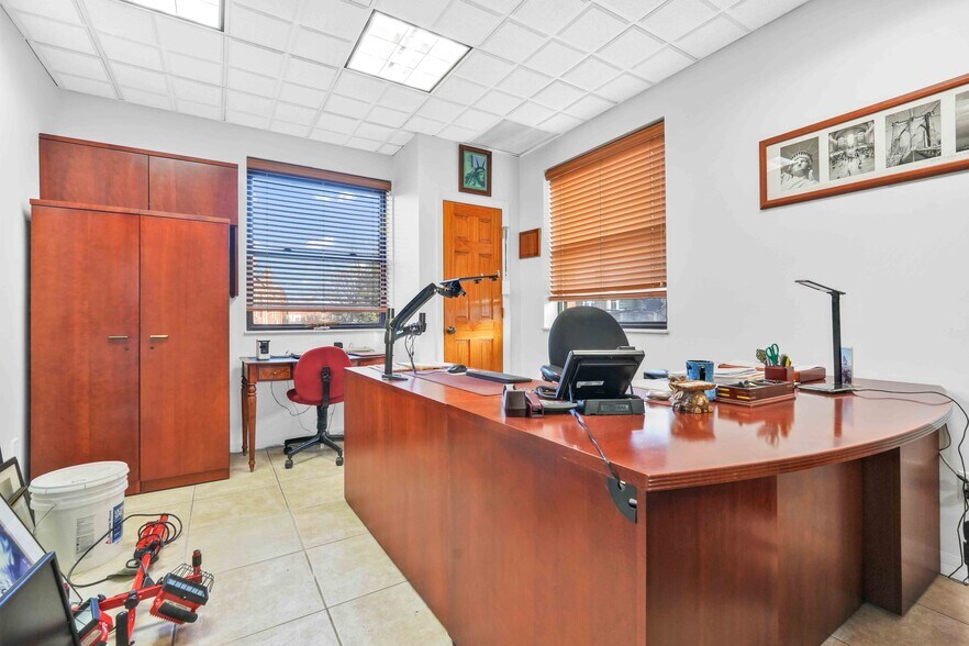 More Photos Of 4557 Bell Blvd, Bayside Medical For Lease