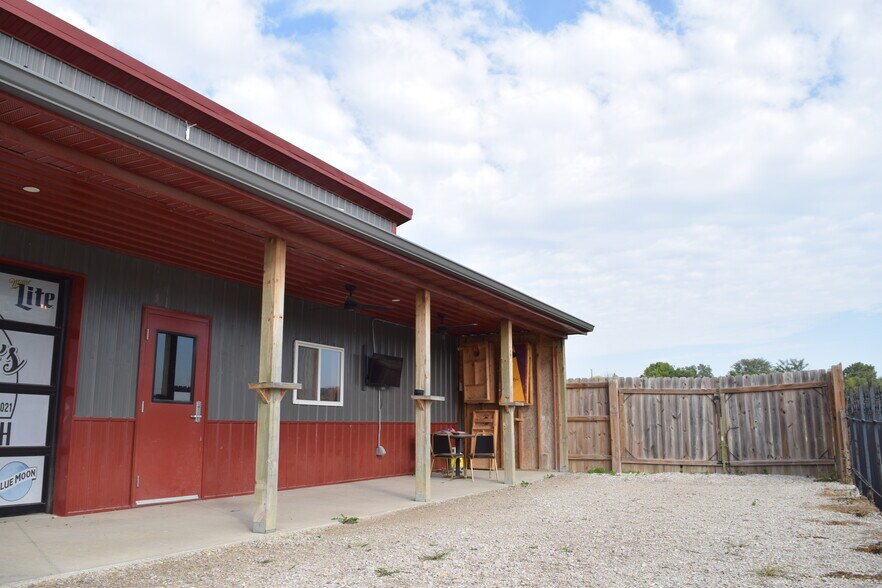 More Photos Of 26192 NE Neosho Rd, Garnett Restaurant For Lease