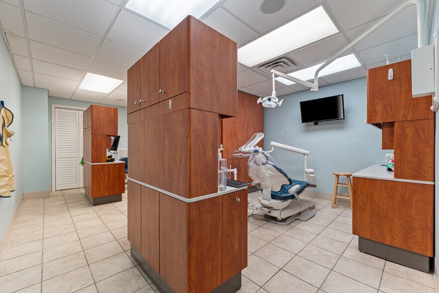 More Photos Of 5555 Us-60 E, Huntington Office For Sale