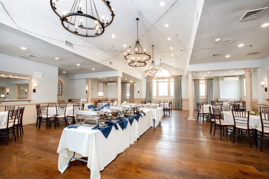 More Photos Of 1005 Horsham Rd, North Wales Hotel For Sale