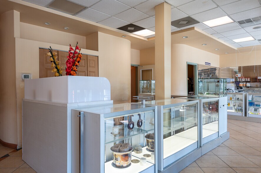 More Photos Of 2150 W 95th St, Chicago Storefront Retail Office For Sale