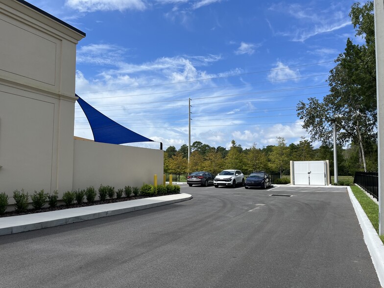 More Photos Of 2386 Florida Highway 426 Hwy, Oviedo Veterinarian Kennel For Sale