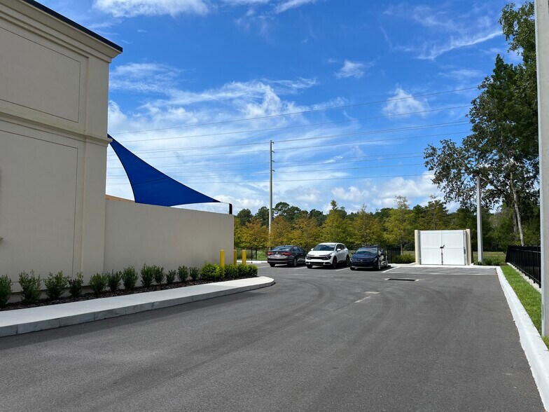 More Photos Of 2386 W State Road 426, Oviedo General Retail For Sale