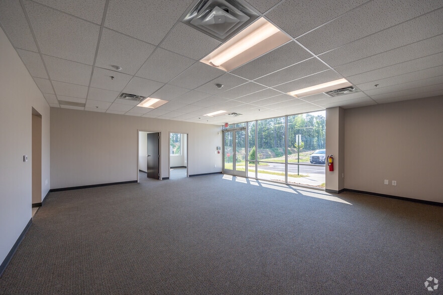 More Photos Of 70 Business Park Ct, Cartersville Distribution For Lease