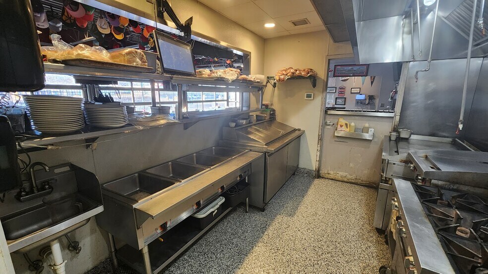 More Photos Of 3900-3904 E Lake St, Minneapolis Restaurant For Sale