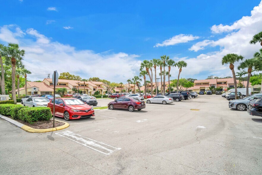 More Photos Of 2499 Glades Rd, Boca Raton Office For Lease