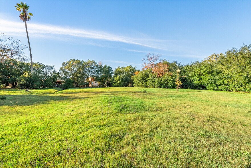 More Photos Of 254 1st St E, Sonoma Land For Sale