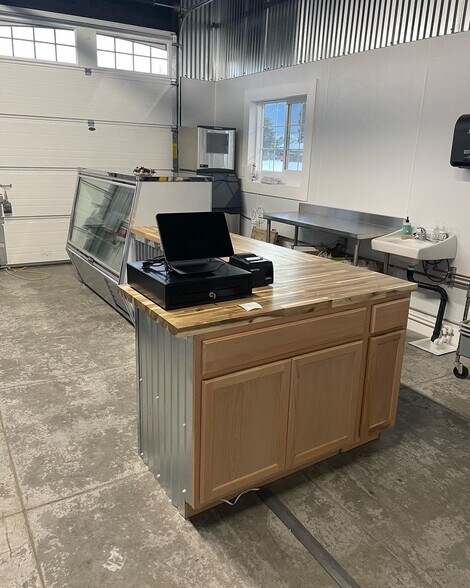 More Photos Of 303 W Garfield St, Enterprise Storefront Retail Office For Sale