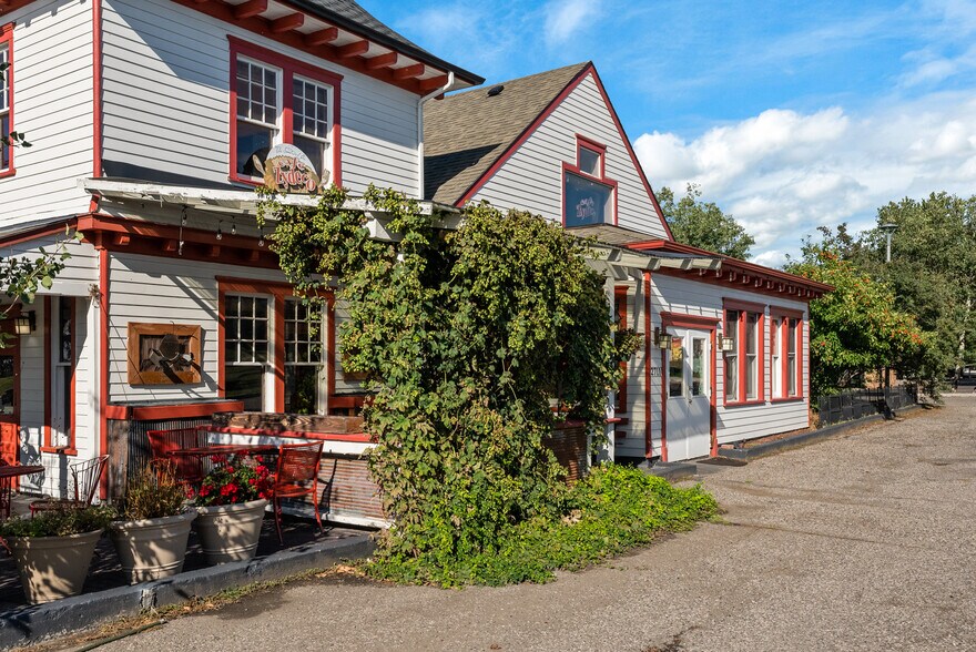More Photos Of 2711 W College St, Bozeman Restaurant For Sale