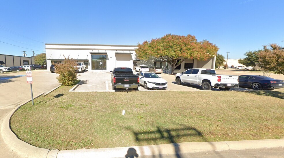 More Photos Of 2890 Market Loop, Southlake Light Manufacturing For Sale