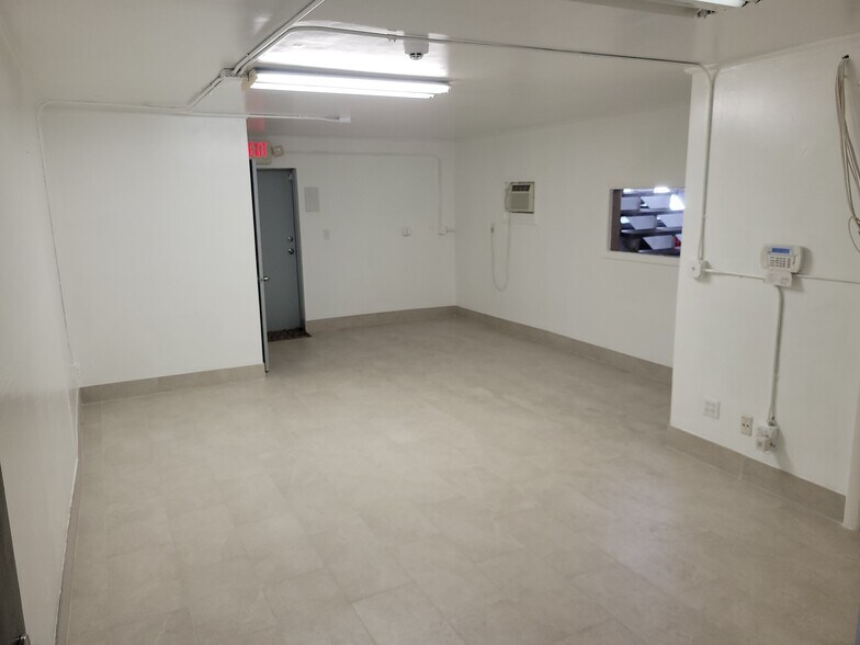 More Photos Of 818-838 NE 40th Ct, Oakland Park Warehouse For Lease