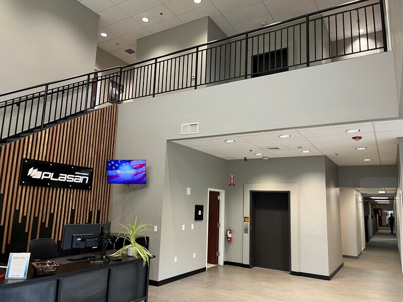 More Photos Of 3195 Wilson Dr NW, Grand Rapids Manufacturing For Lease