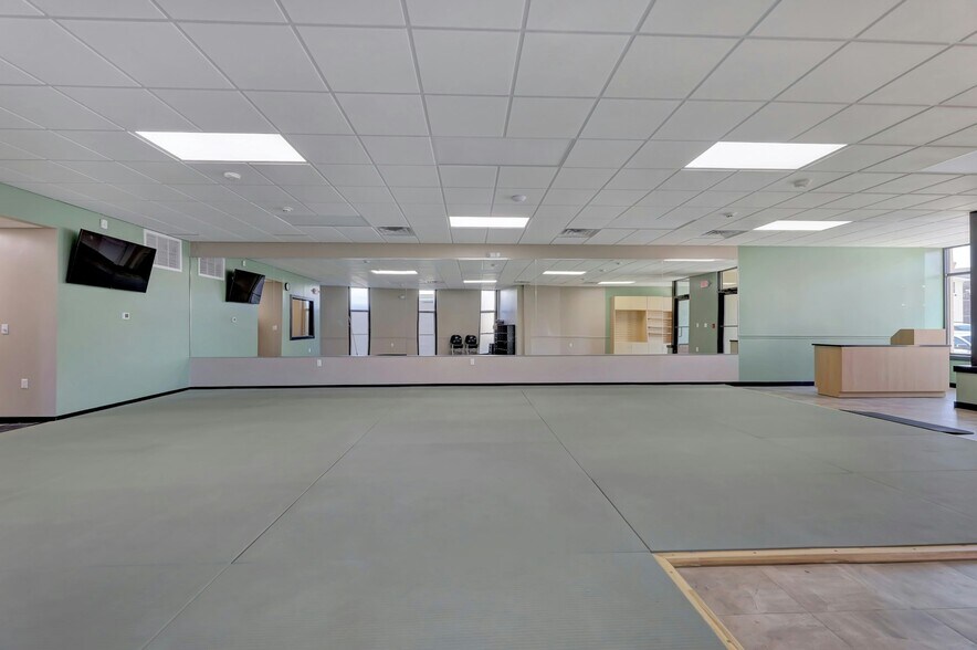 More Photos Of 1285-1291 Broad St, Bloomfield Medical For Lease