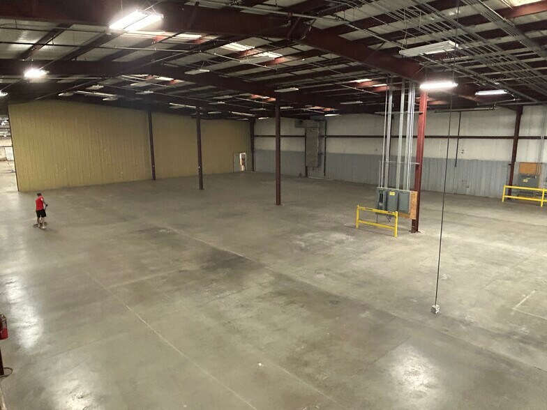 More Photos Of 1000 Industrial Pky, Elkhart Warehouse For Lease