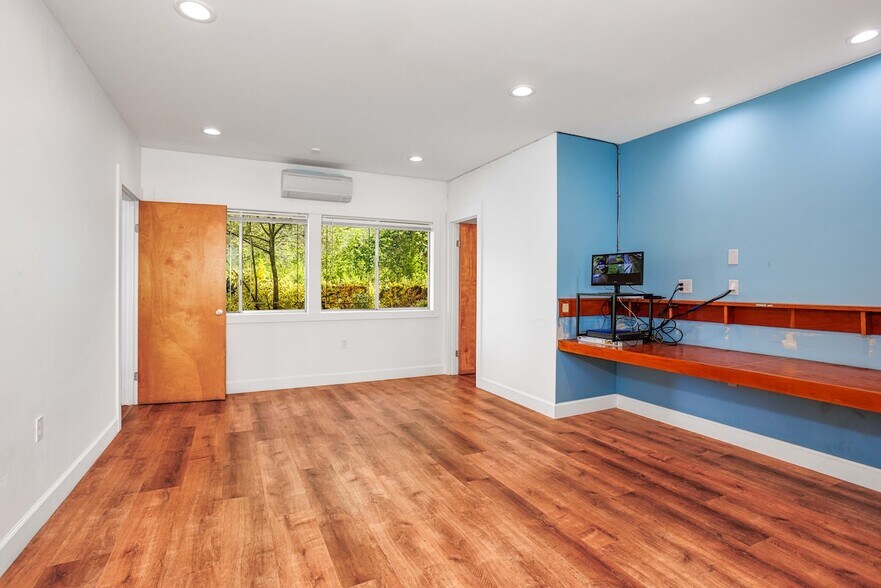 More Photos Of 2310 N Kerby Ave, Portland Warehouse For Lease