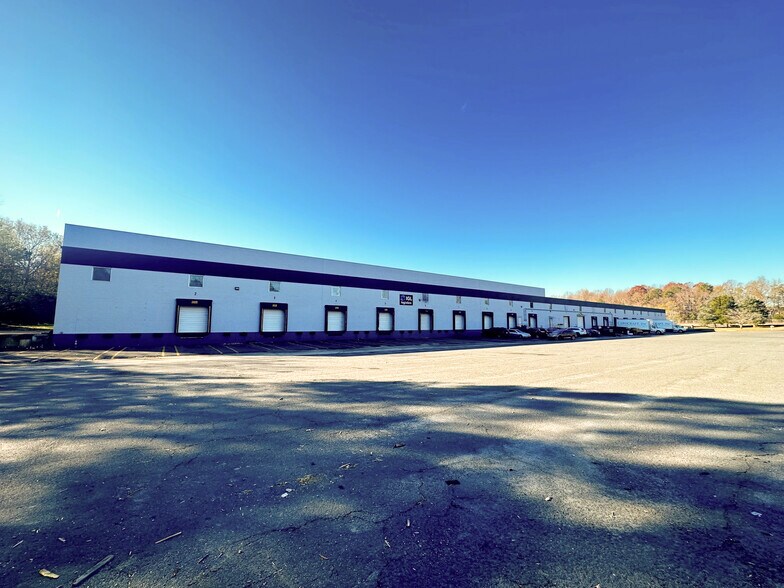 More Photos Of 6924 Orr Rd, Charlotte Distribution For Lease
