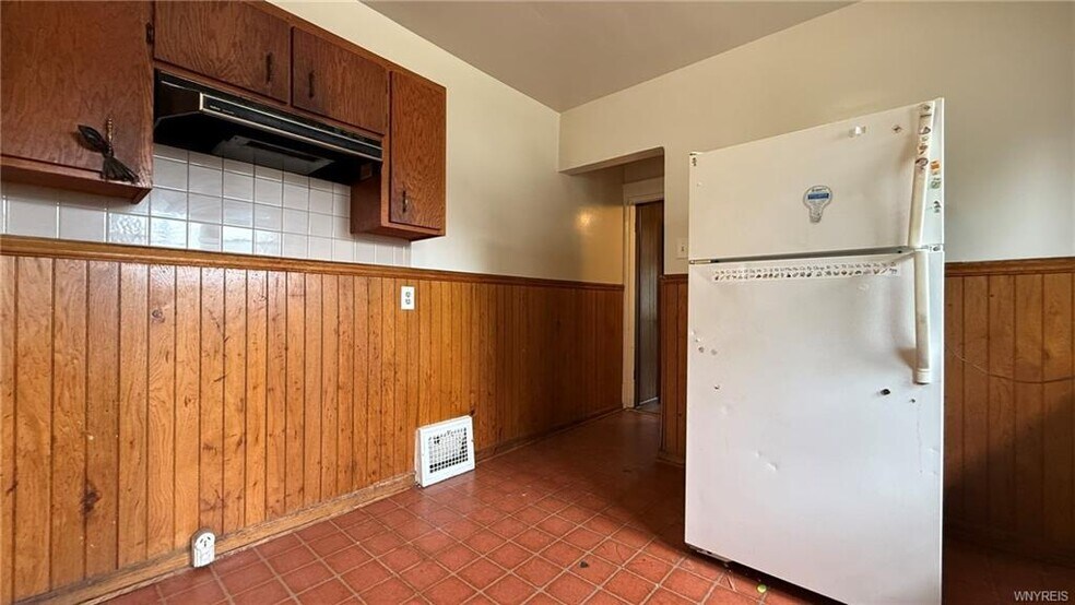 More Photos Of 1890 Linwood Ave, Niagara Falls Apartments For Sale