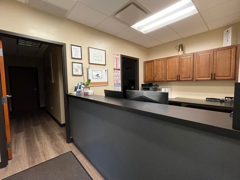 More Photos Of 212 S Milwaukee Ave, Wheeling Unknown For Lease