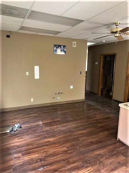 More Photos Of 13460 S Arapaho Dr, Olathe Unknown For Lease