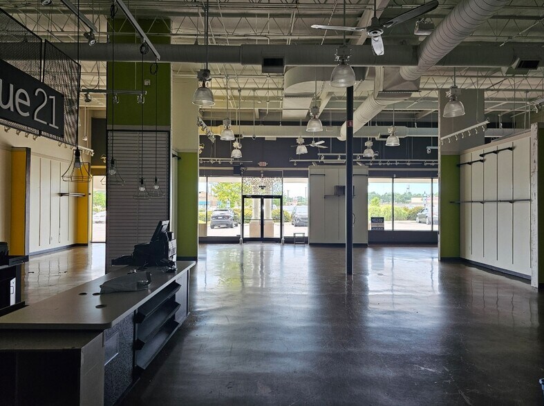 More Photos Of 1305 E Broad Ave, Rockingham Unknown For Lease