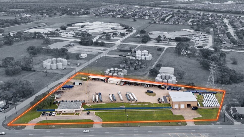 More Photos Of 1500 W Highway 6, Alvin Truck Terminal For Sale