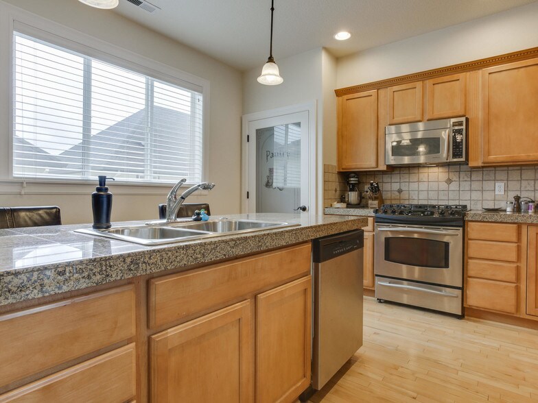 More Photos Of 1647 NE Market Dr, Fairview Apartments For Sale