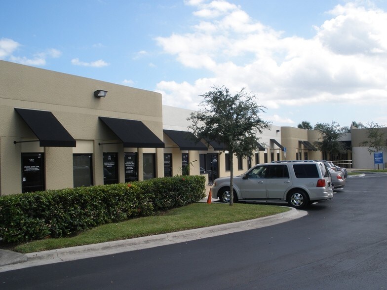 Primary Photo Of 8100-8110 Royal Palm Blvd, Coral Springs Medical For Lease