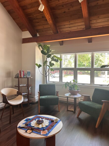 More Photos Of 1049 Main St, West Barnstable Medical For Lease