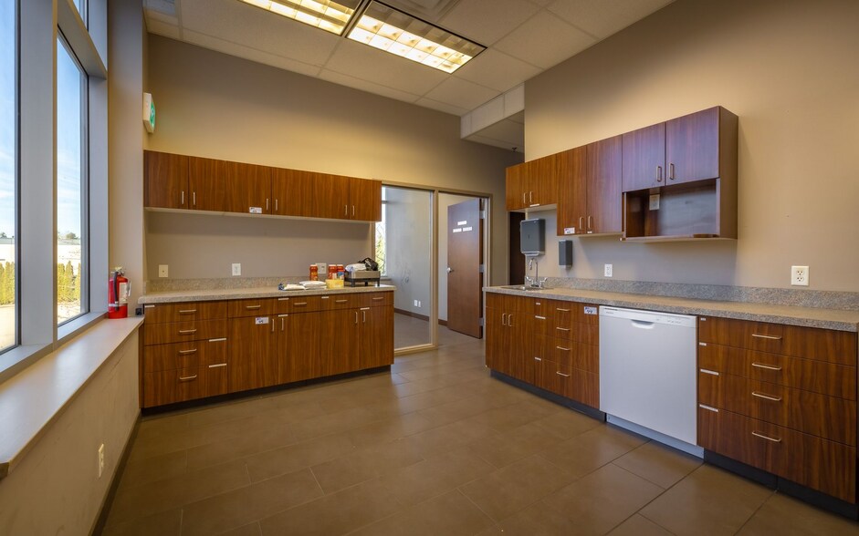 More Photos Of 5465 Production Blvd, Surrey Service For Lease