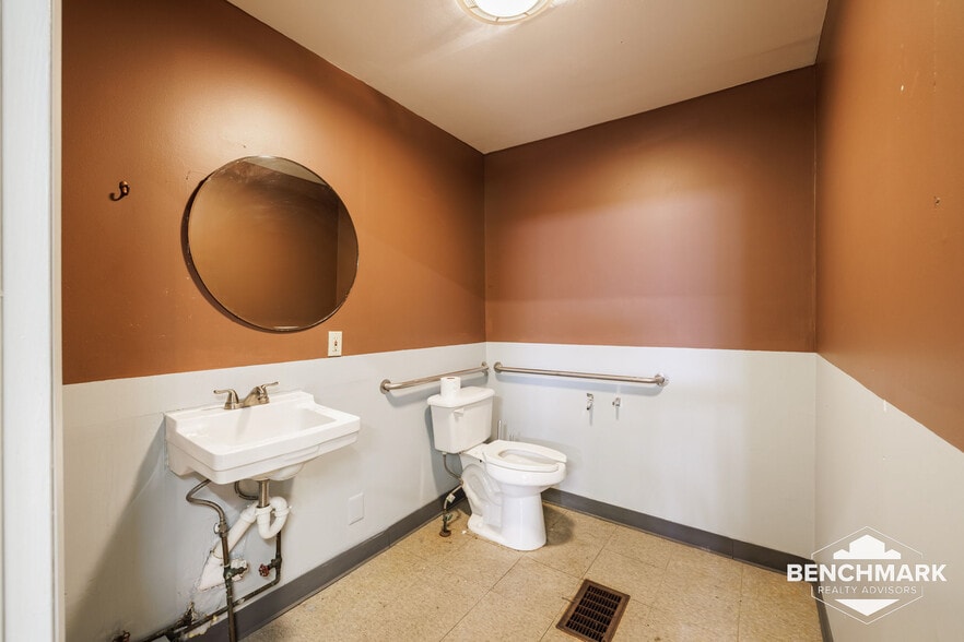 More Photos Of 441-449 Monroe Ave, Rochester Storefront Retail Residential For Lease