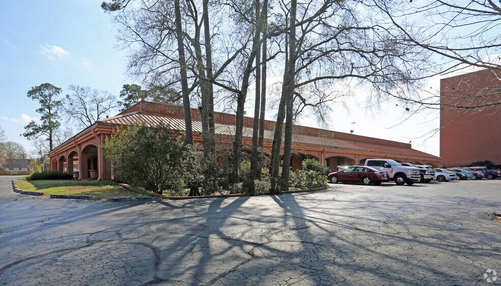 More Photos Of 100 North Fwy, Conroe Office For Lease