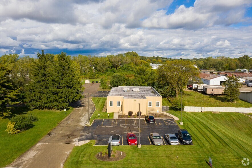 More Photos Of 1065 Lake Ave, Woodstock Office For Lease