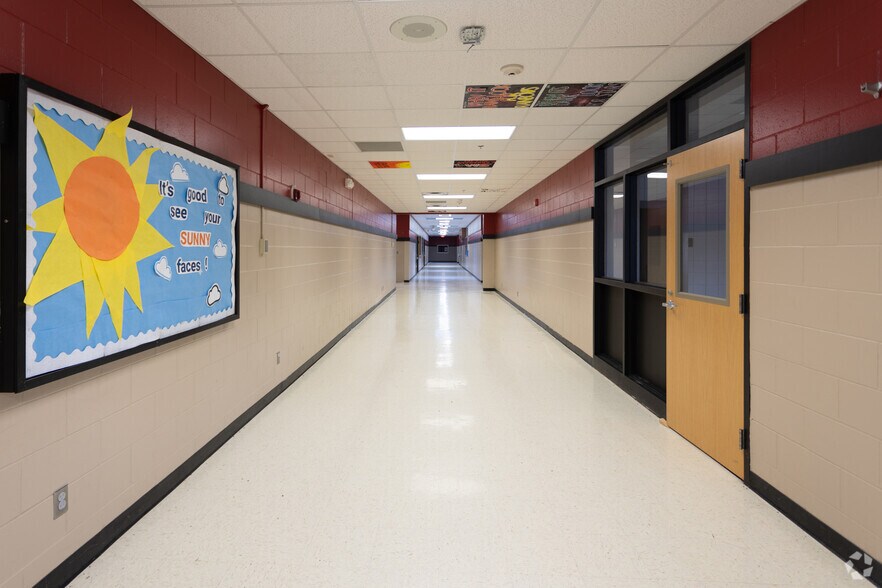 More Photos Of 132 1st Ave S, Motley Light Manufacturing For Sale