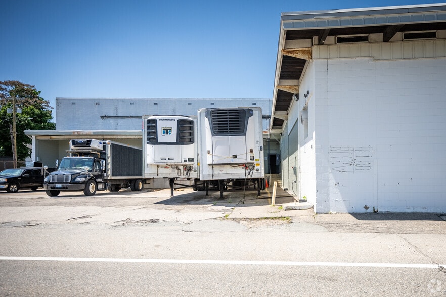 More Photos Of 31 Budlong Rd, Cranston Warehouse For Lease