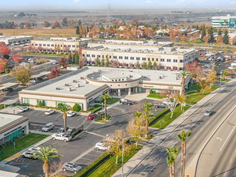 More Photos Of 7475 N Palm Ave, Fresno Office For Lease