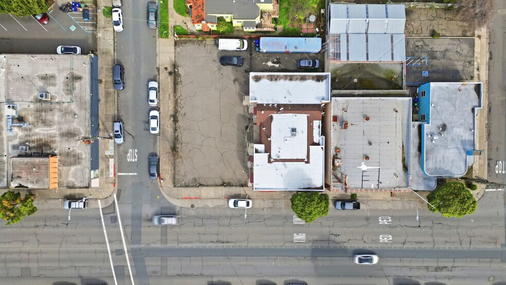 More Photos Of 2809-2815 Macdonald Ave, Richmond Office For Sale