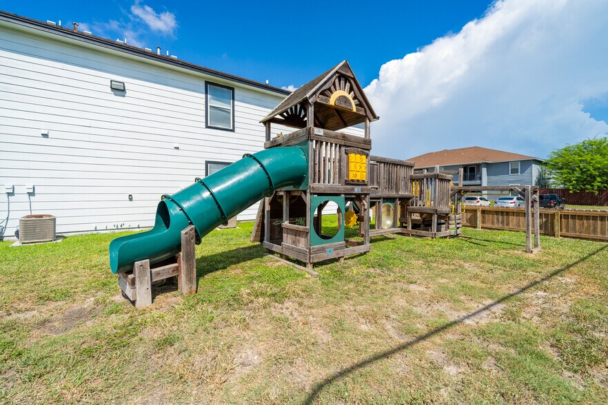 More Photos Of 5929 Wooldridge Rd, Corpus Christi Apartments For Sale