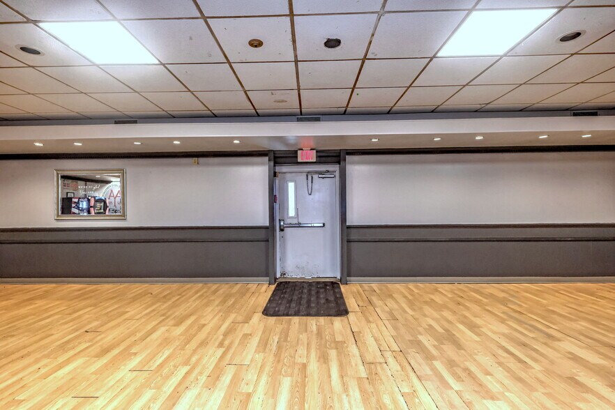 More Photos Of 560 Woodward Ave, New Haven Flex For Sale