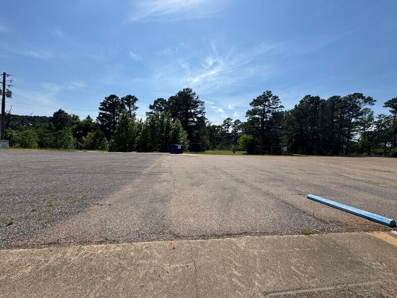 More Photos Of 2130 Country Club Rd, Palestine Golf Course Driving Range For Sale