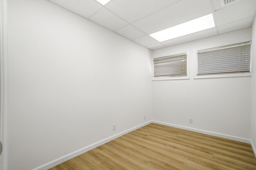 More Photos Of 28 Throckmorton Ln, Old Bridge Medical For Lease