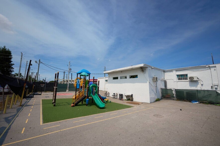 More Photos Of 18690 NW 2nd Ave, Miami Medical For Lease
