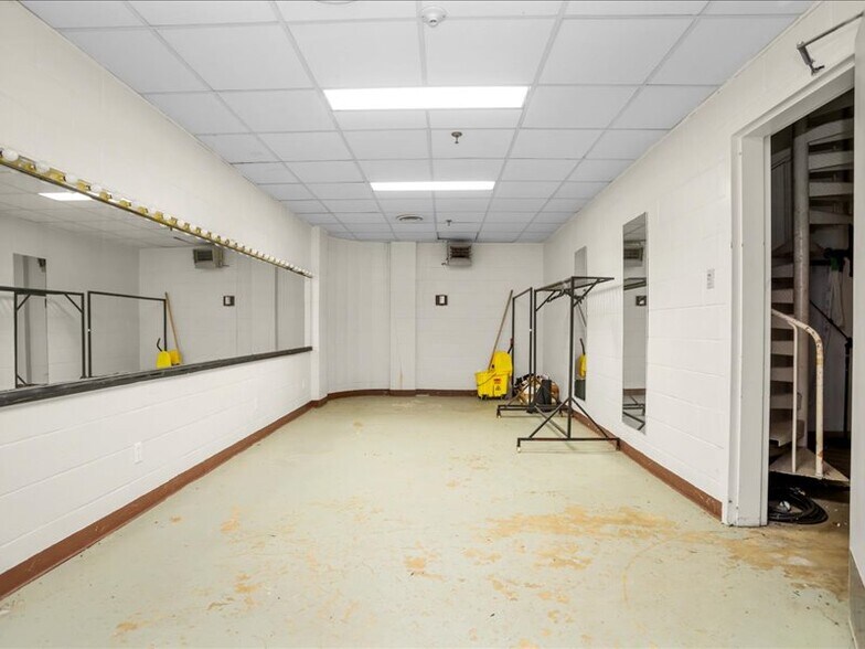 More Photos Of 1819 Spring St, Palestine Specialty For Sale