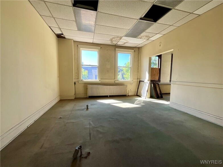 More Photos Of 561 8th St, Niagara Falls Warehouse For Sale