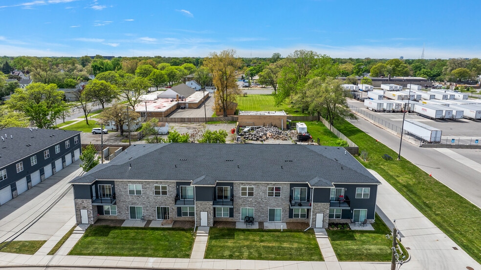 More Photos Of 1241-1251 E Woodward Heights Blvd, Hazel Park Apartments For Sale
