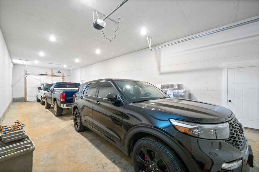 More Photos Of 1811 Mercantile Dr, Clarksville Light Distribution For Lease