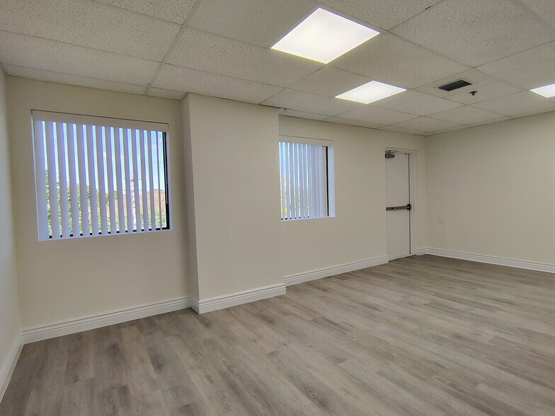 More Photos Of 2405-2425 N University Dr, Coral Springs Loft Creative Space For Lease