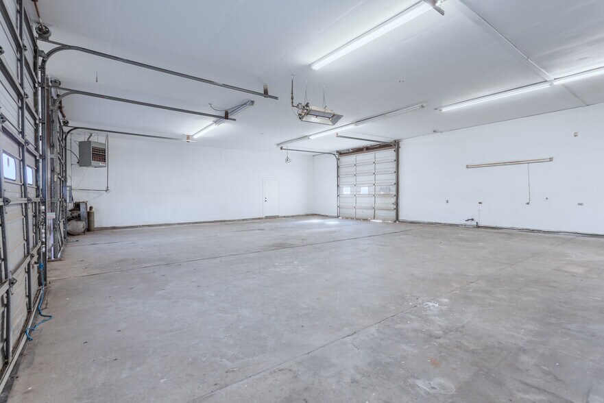 More Photos Of 600 W Main St, Whitesboro Light Manufacturing For Lease