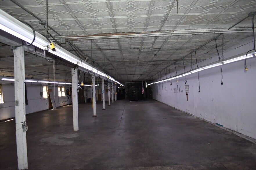 More Photos Of 4862 Compton Ave, Los Angeles Manufacturing For Lease